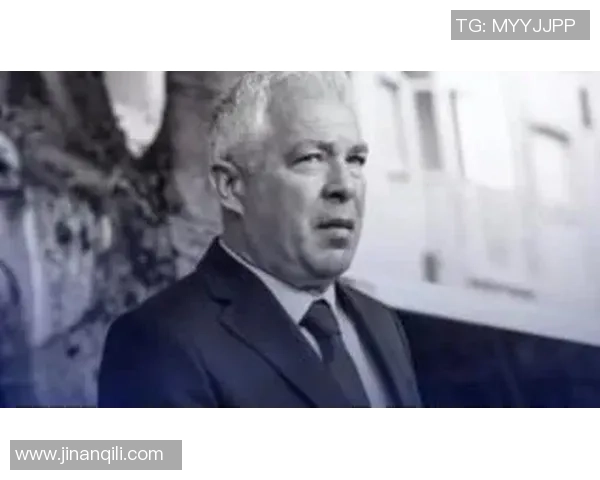 70岁传奇足球明星离世球迷哀悼其辉煌职业生涯与不朽贡献