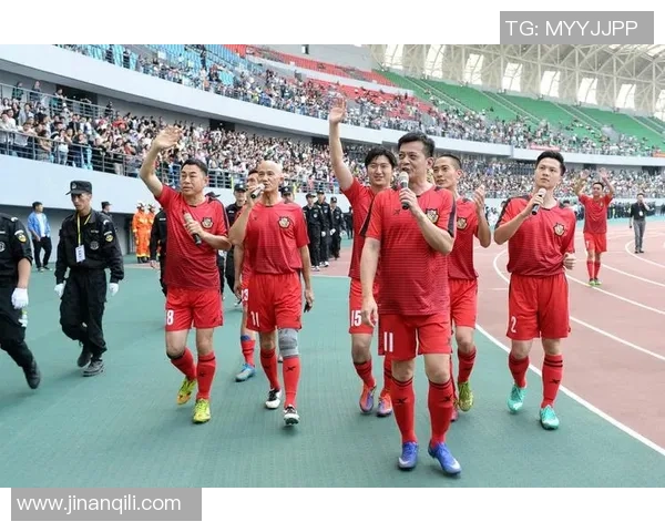 足球明星超清合照图片汇集展现球场风采与荣耀瞬间的视觉盛宴